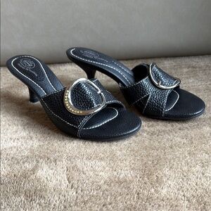 Dr Scholl’s slide on sandals with low heel and memory fit cushion size 5.5